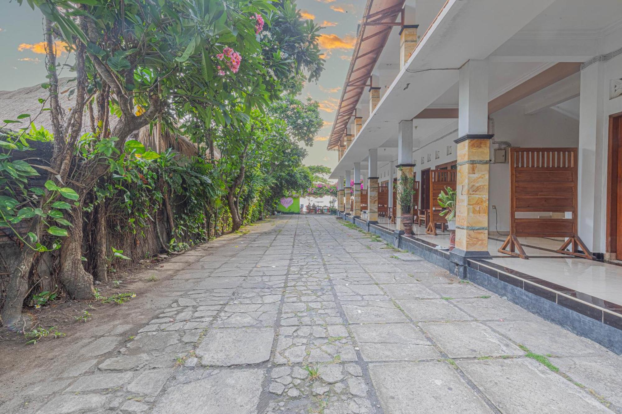 Transit Inn Senggigi Mangsit Esterno foto
