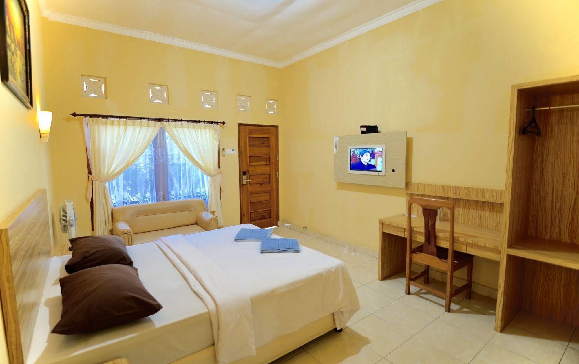 Transit Inn Senggigi Mangsit Esterno foto